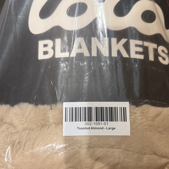 Lola Blankets Cozy Tan/Toasted Almond/Throw/Blanket/Size L, 60”x72”/NIB! SEALED! - Picture 2 of 15